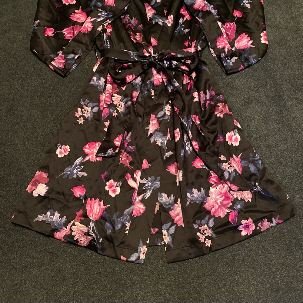 Victoria Secret Floral Robe - Picture 3 of 8